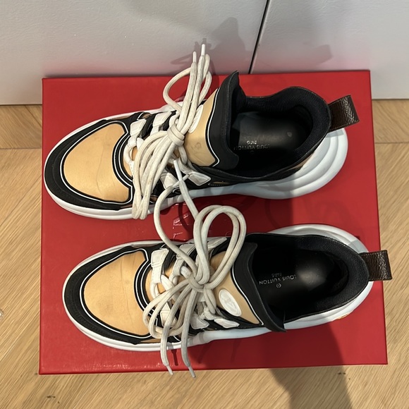 Authentic Louis Vuitton sneakers size 7. - Picture 4 of 4